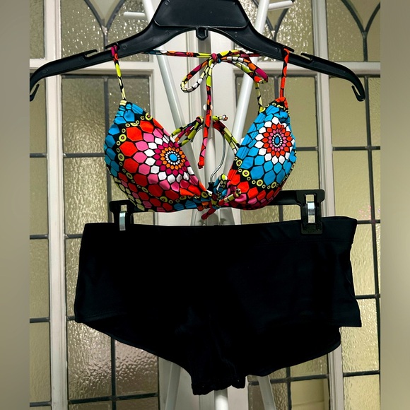 Top + Bottoms - Body Glove Bikini👙🌺✨ - Picture 1 of 4